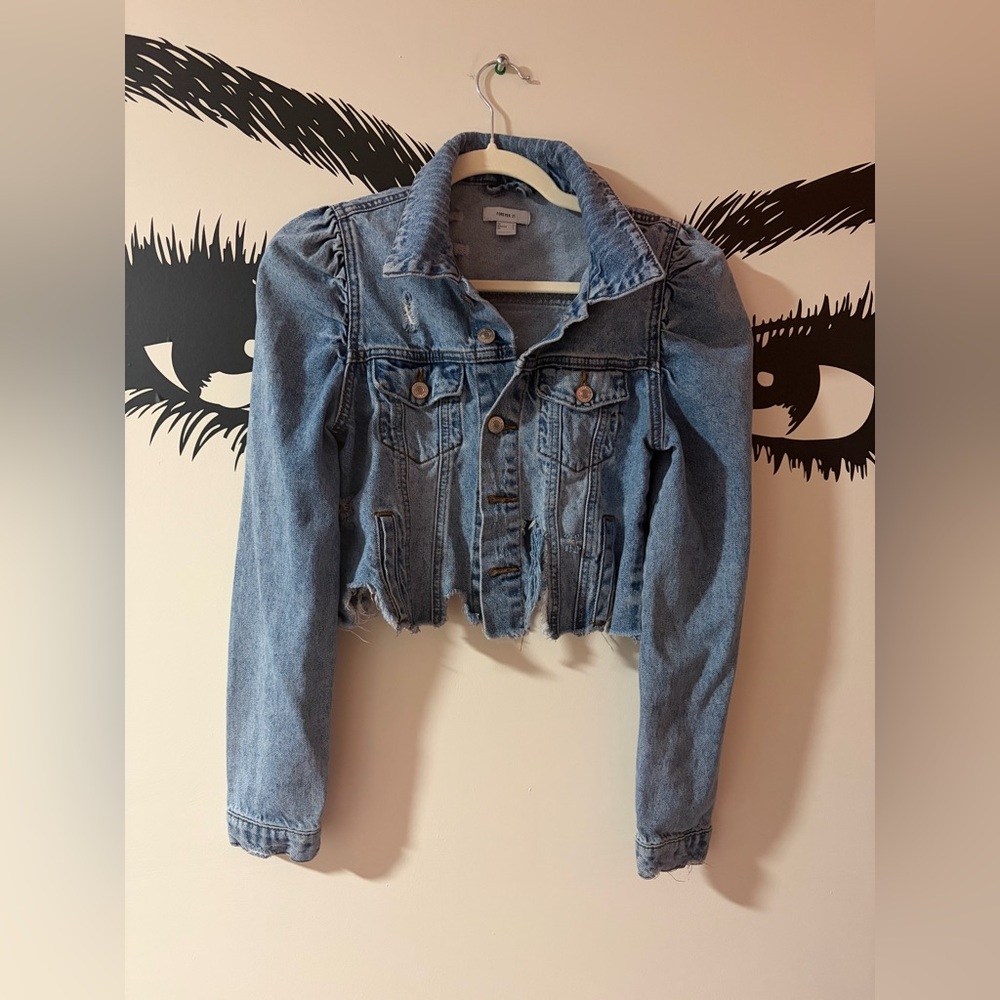Forever 21 Cropped Light Blue Denim Jacket with Distressed Hem